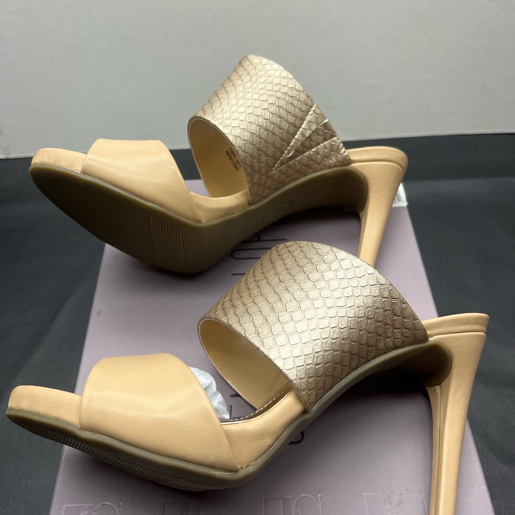 Jennifer Lopez Heels  Size 65  Brand New In Box